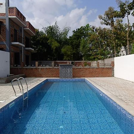 Sol Rouge Private Pool Villa ออโรวิลล์ ภายนอก รูปภาพ